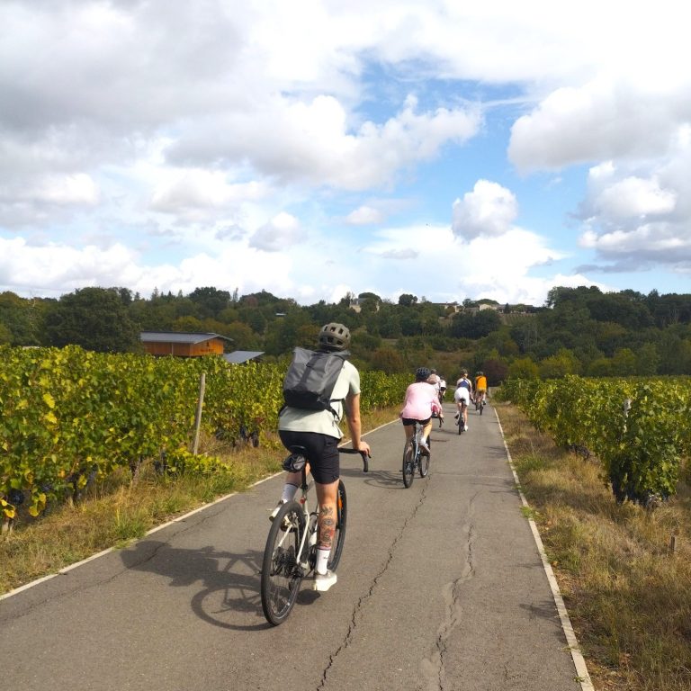 Bons cadeaux Gravel Explore - Idées cadeaux expériences Bordeaux Idées cadeaux expériences à Bordeaux - Balade à vélo, visite de château, dégustation de vins, un voyage le temps d'une journée à Bordeaux