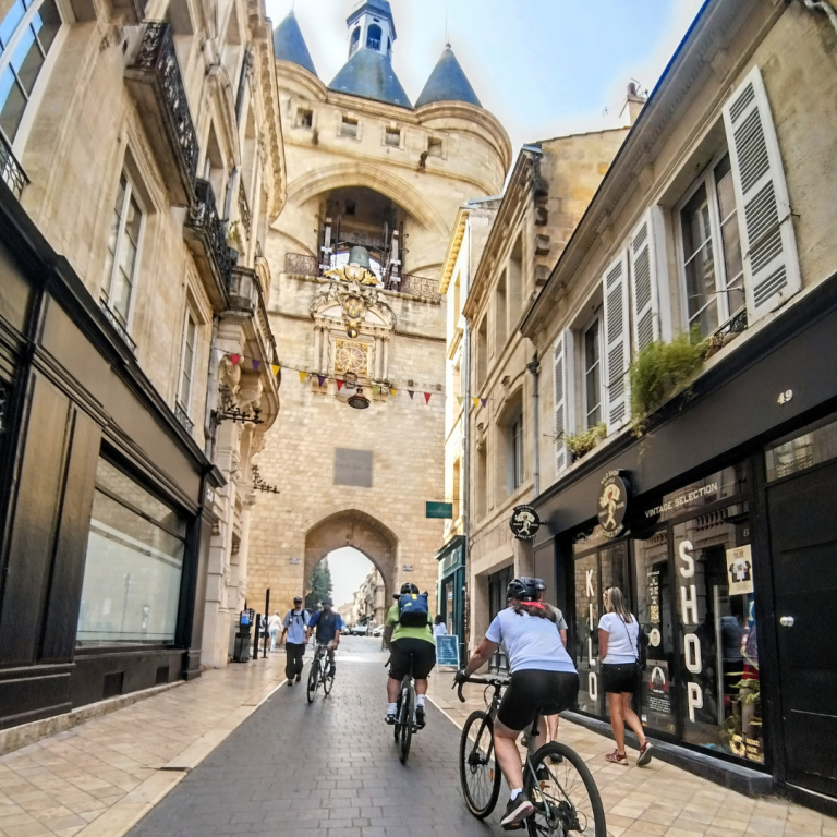 Places to see while Gravel Cycling on the Bordeaux Historic Center : La Grosse Cloche 