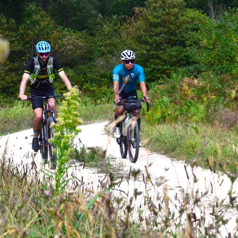 Week-end gravel Off-Road Dordogne. Viens vivre une expérience sportive, conviviale et immersive avec Gravel Explore !