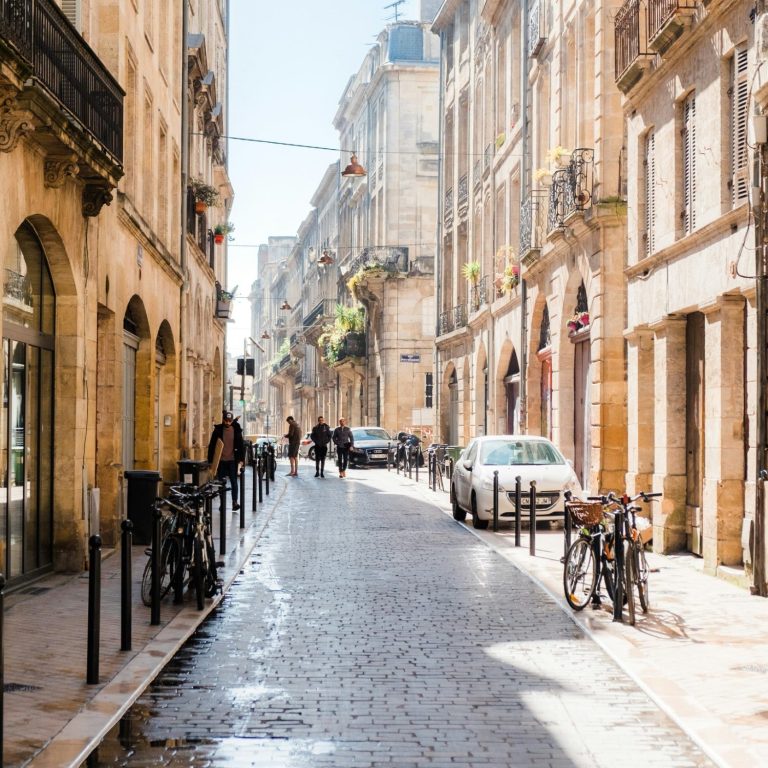 Bordeaux by Gravel Bike : Monuments and wineries